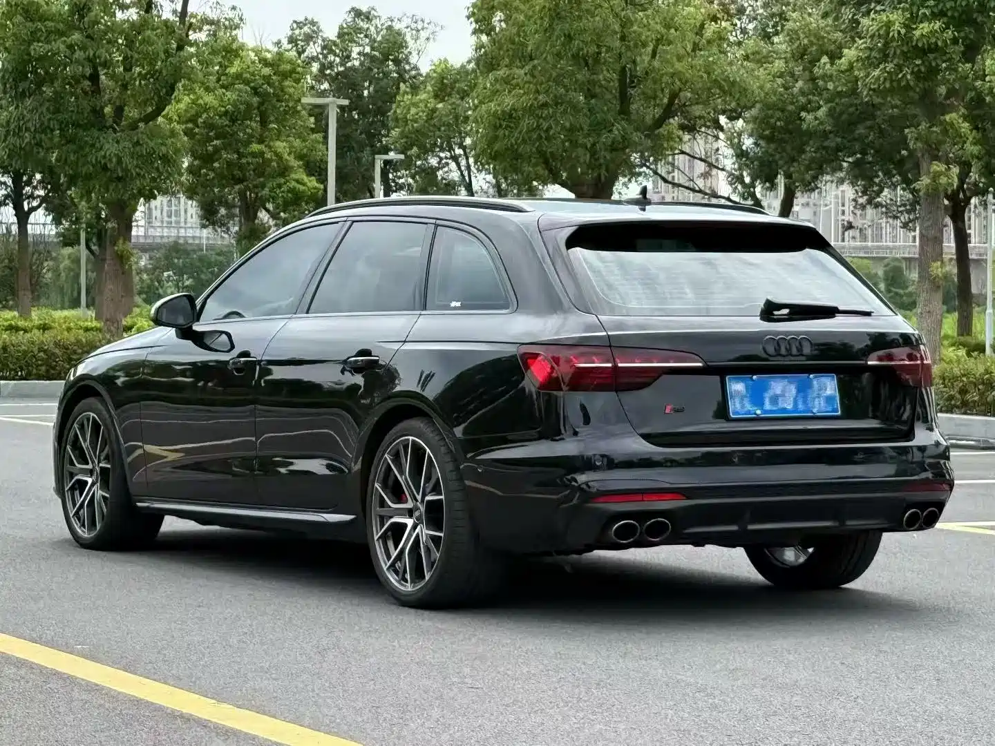 Photo 3 - Audi S4