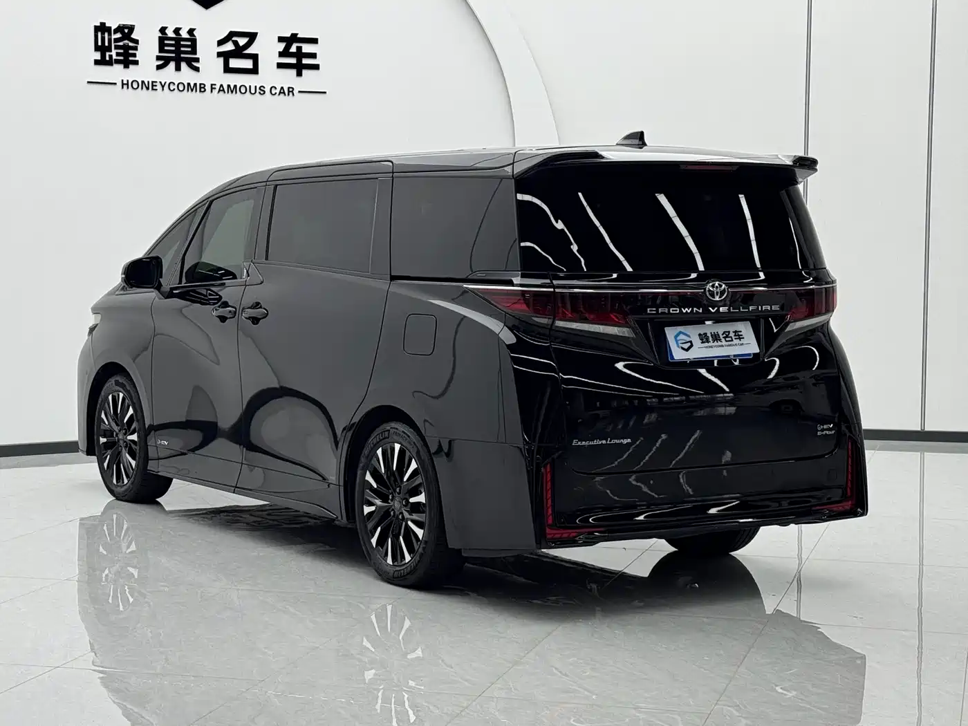 Toyota Vellfire 2024 Crown Hybrid 2.5L Executive Premium Edition фото 21