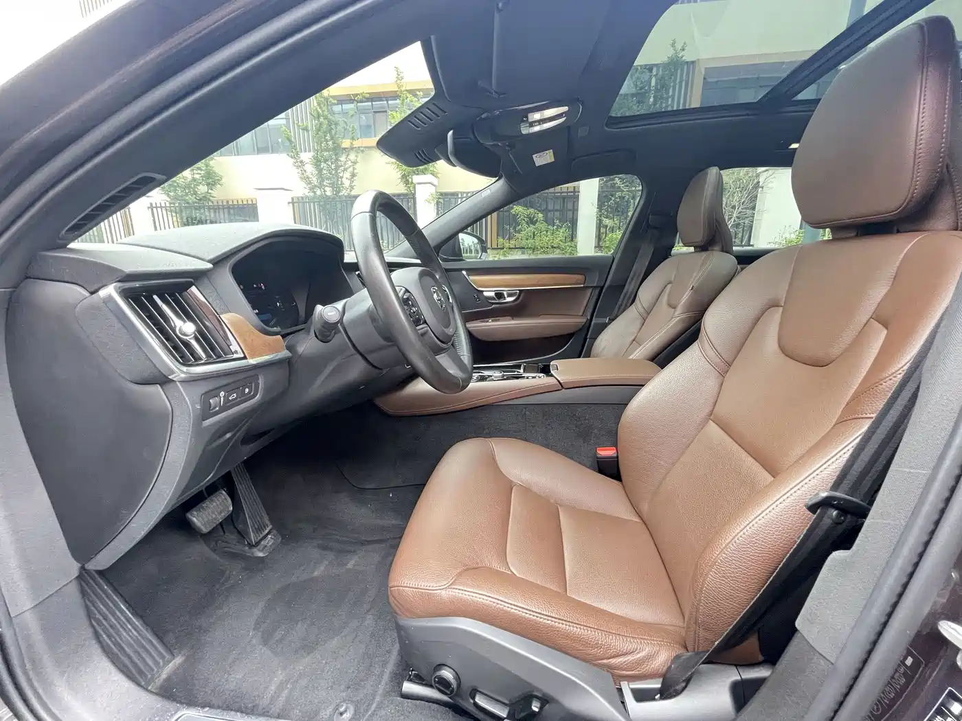 Volvo S90 Plug-in Hybrid 2021 2022 T8 Recharge Plug-in Hybrid Momentum Luxury Edition