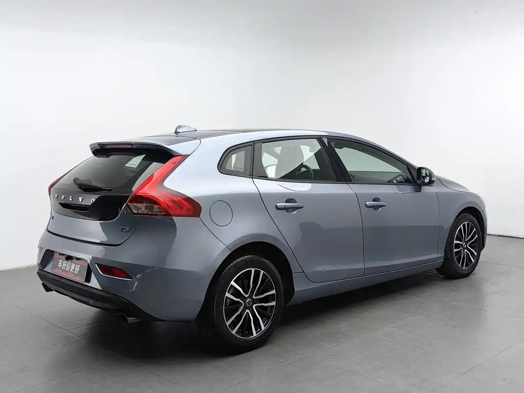 2019 Volvo V40