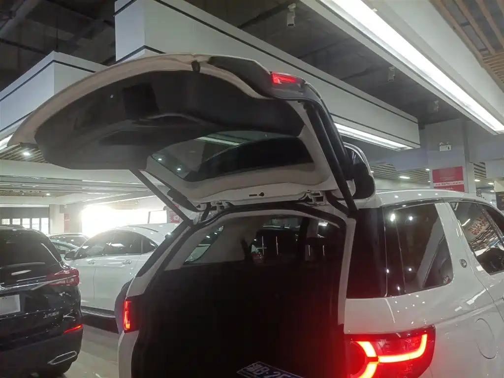 Land Rover Discovery Sport 2018 240PS SE Edition фото 9