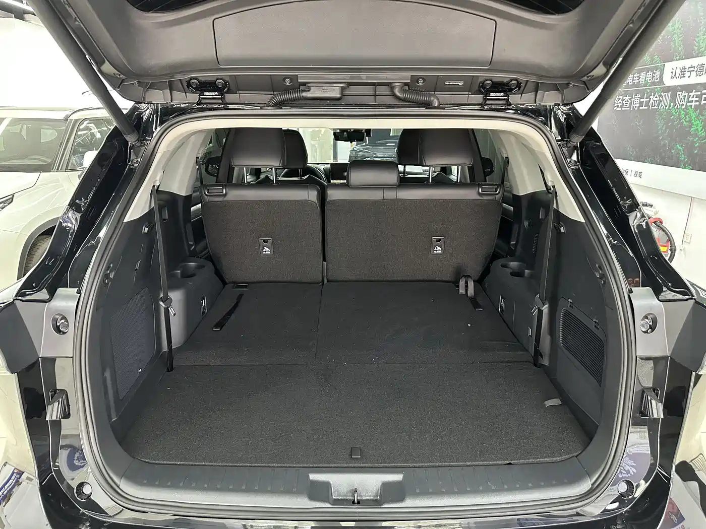 Toyota Highlander 2024 2.5L Smart Hybrid 4WD Ultimate 7-seater фото 17