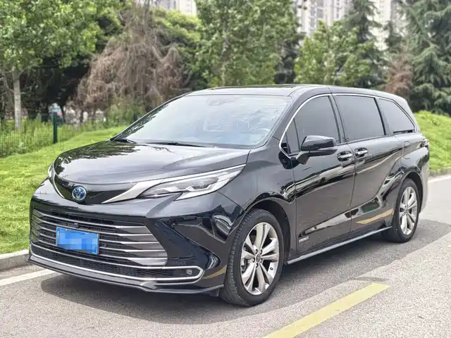 Toyota Sienna 2023 2.5L Hybrid Premium Edition