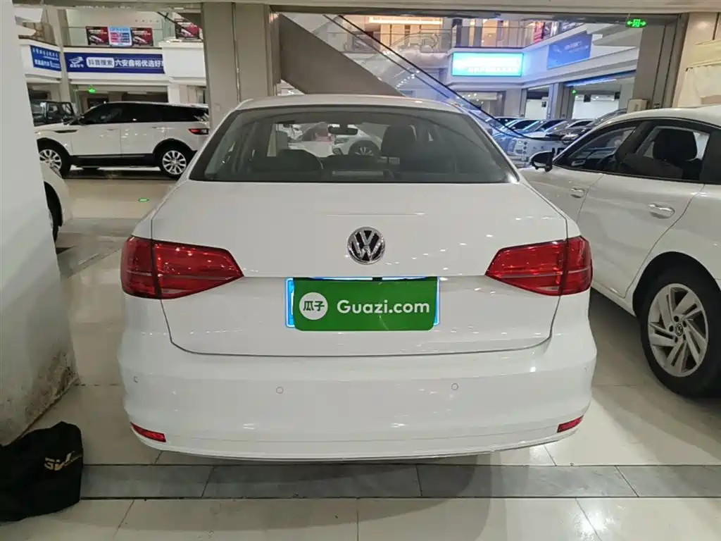 Volkswagen Sagitar 2018 1.6L Automatic Comfort фото 6