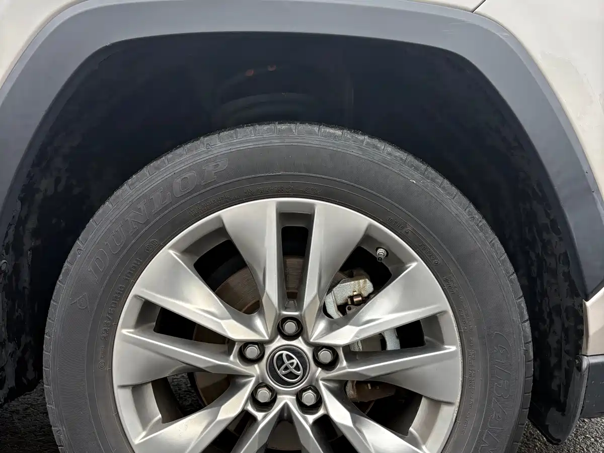 Toyota Wildlander 2022 2.0L CVT FWD Luxury PLUS Edition фото 4