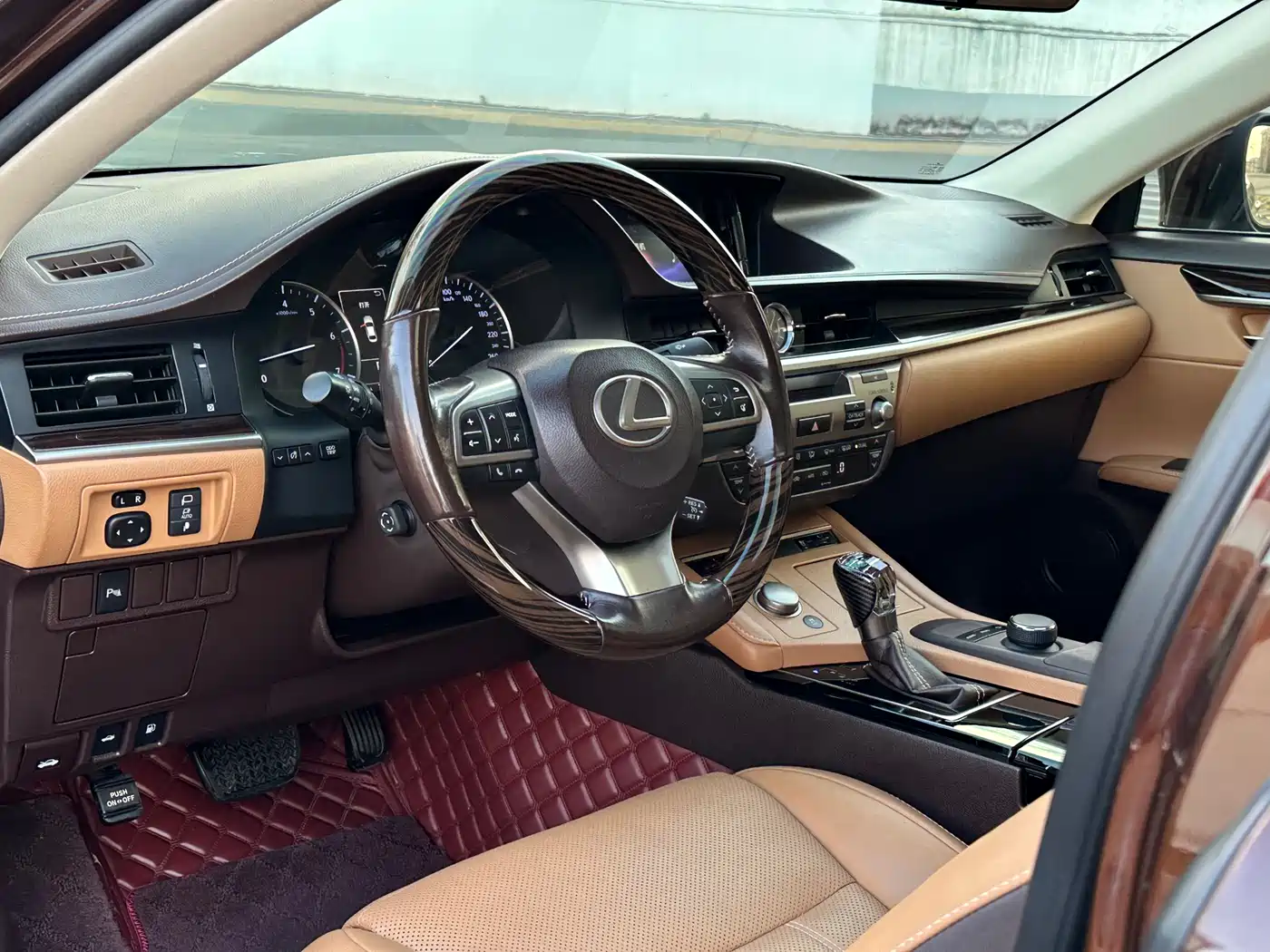 Lexus ES 2015 250 Elegance Edition фото 14