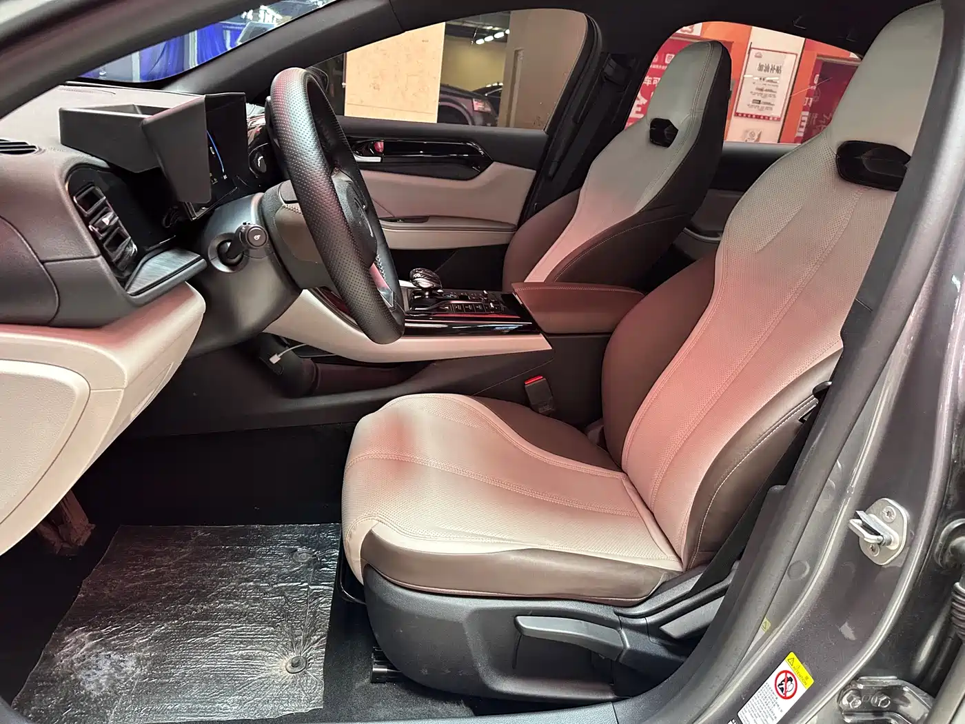 BYD Qin PLUS 2024 Glory Edition DM-i 55KM Leading фото 13