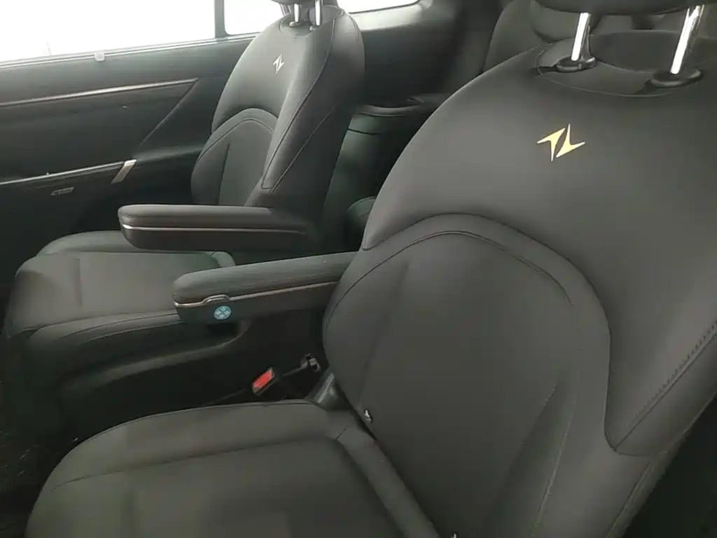 Dongfeng Yipai eπ008 2025 2024 636Max Pure Electric 6-Seater