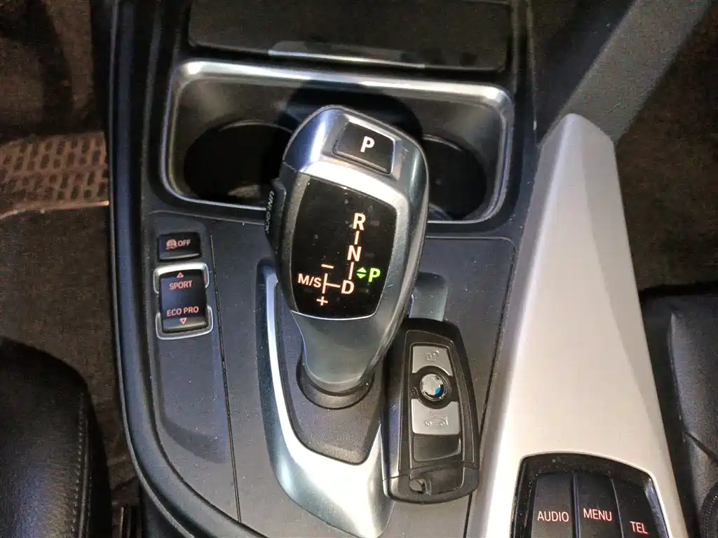 BMW 3 Series GT 2013 Model 320i Leading фото 14