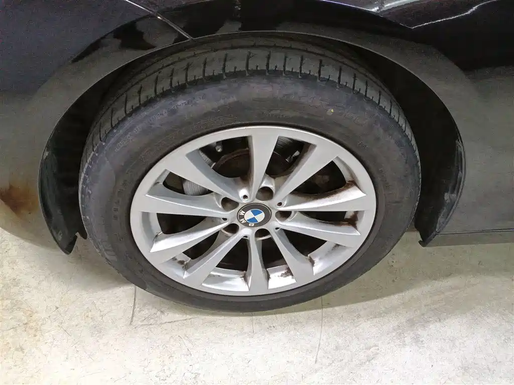 BMW 3 Series GT 2013 Model 320i Leading фото 23