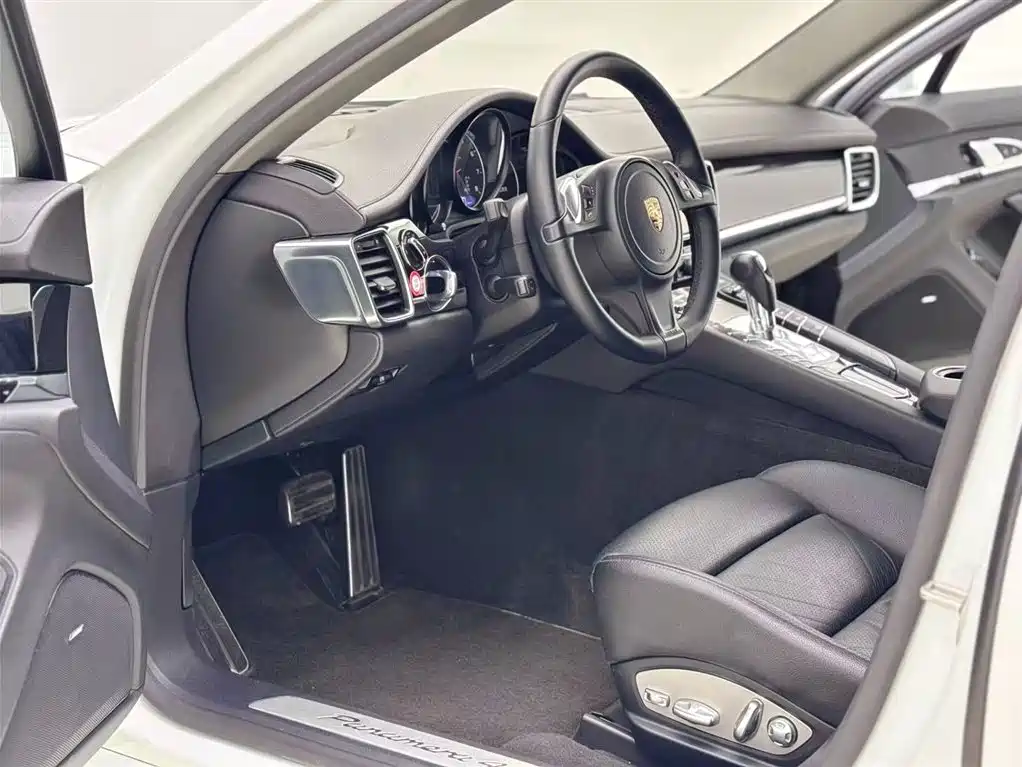 Porsche Panamera 2014 Panamera 4 3.0T фото 13