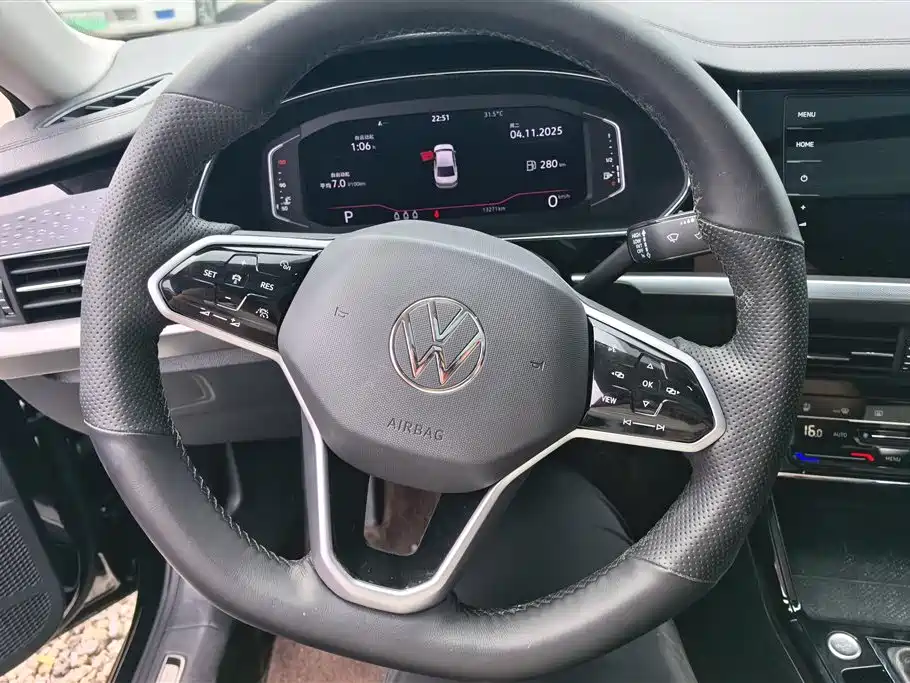 Volkswagen Passat 2024 380TSI Starlight Dragon Glory Edition фото 15
