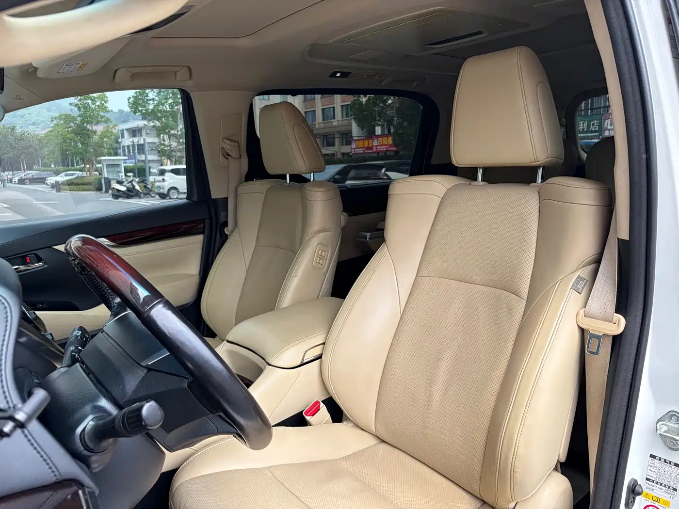 Toyota Alphard 2018 3.5L Luxury фото 8