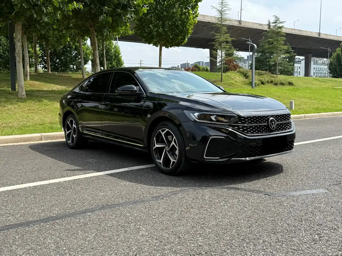 Volkswagen Passat 2024 330TSI Starlight Elite Edition фото 3