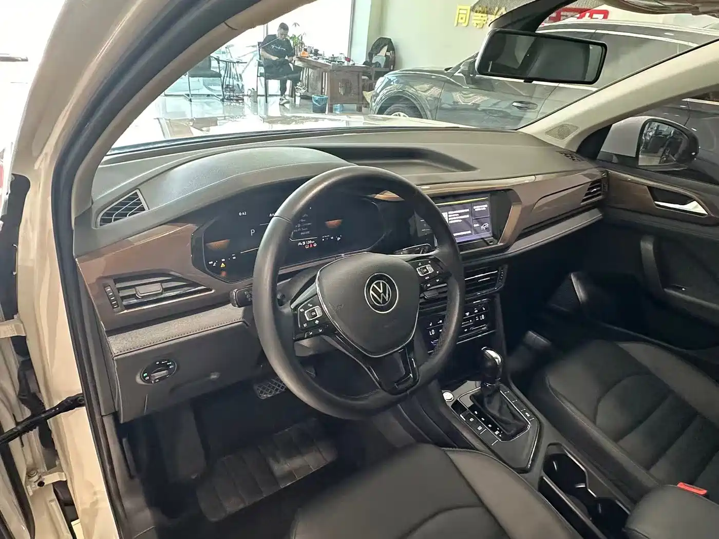 Volkswagen Tharu 2022 280TSI FWD Luxury Edition фото 13