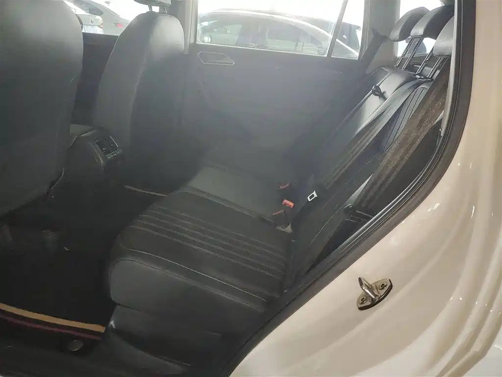 Volkswagen Tiguan L 2022 330TSI Automatic 2WD Comfort Edition фото 13