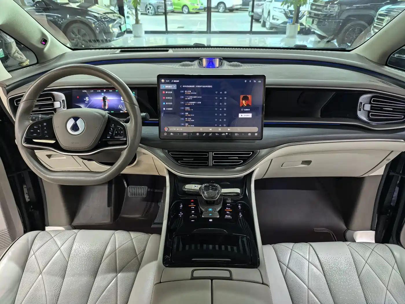 Denza D9 2023 2022 DM-i 970 AWD Flagship
