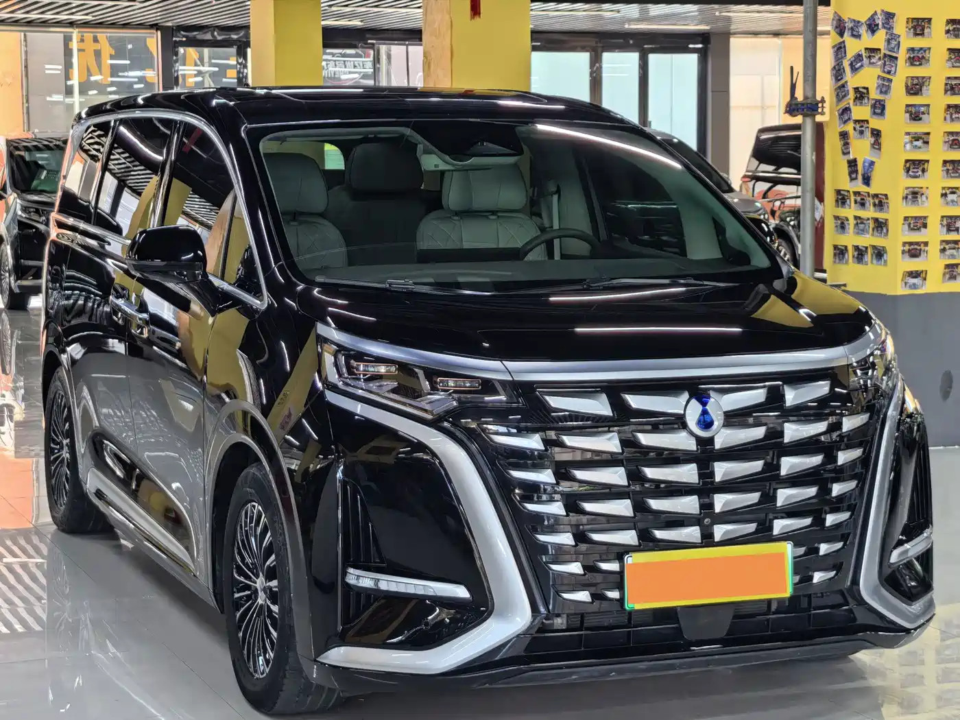 Denza D9 2023 2022 DM-i 970 AWD Flagship