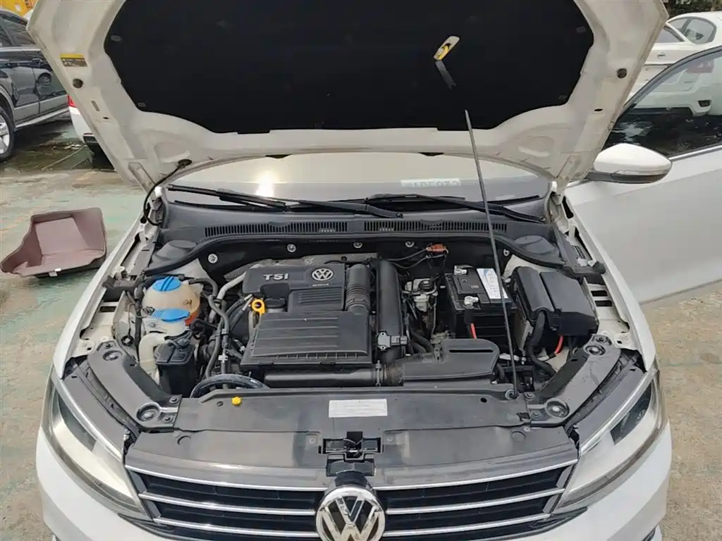 Volkswagen Sagitar 2016 230TSI 25th Anniversary Edition фото 20