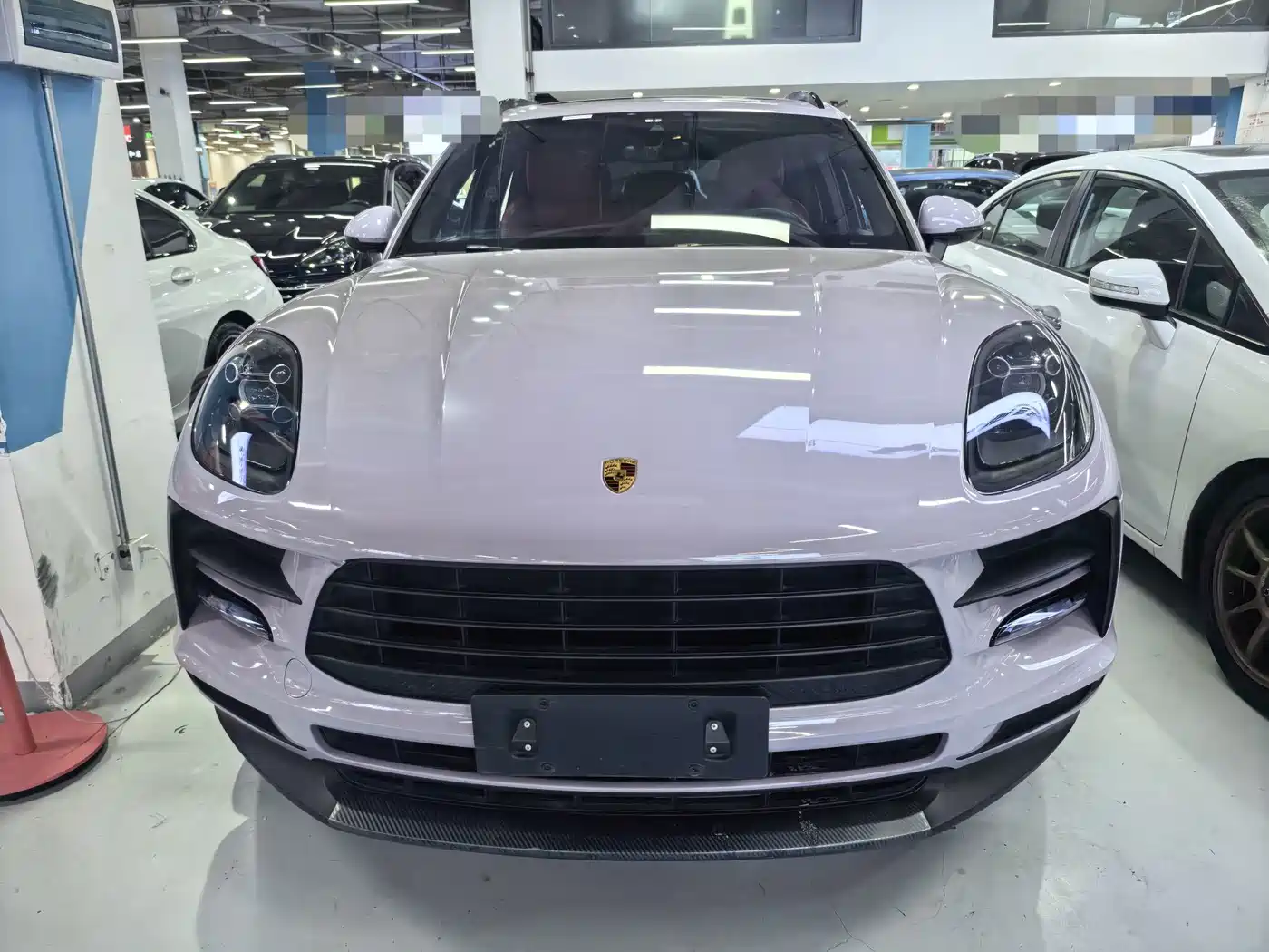 Photo 2 - Porsche Macan