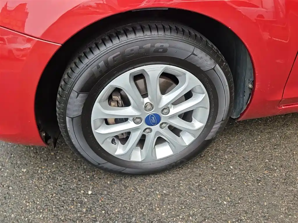 Фото 23 - Ford Focus