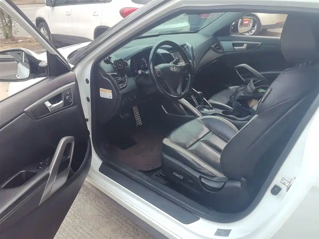 Hyundai Veloster 2012 1.6T Automatic Luxury фото 13