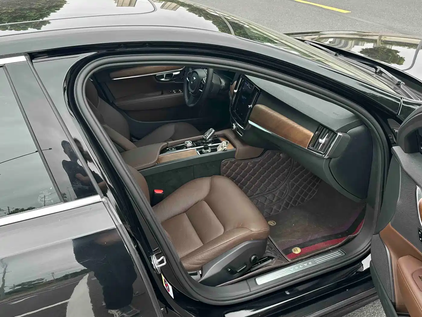 Volvo S90 2024 B5 Momentum Luxury Edition фото 8
