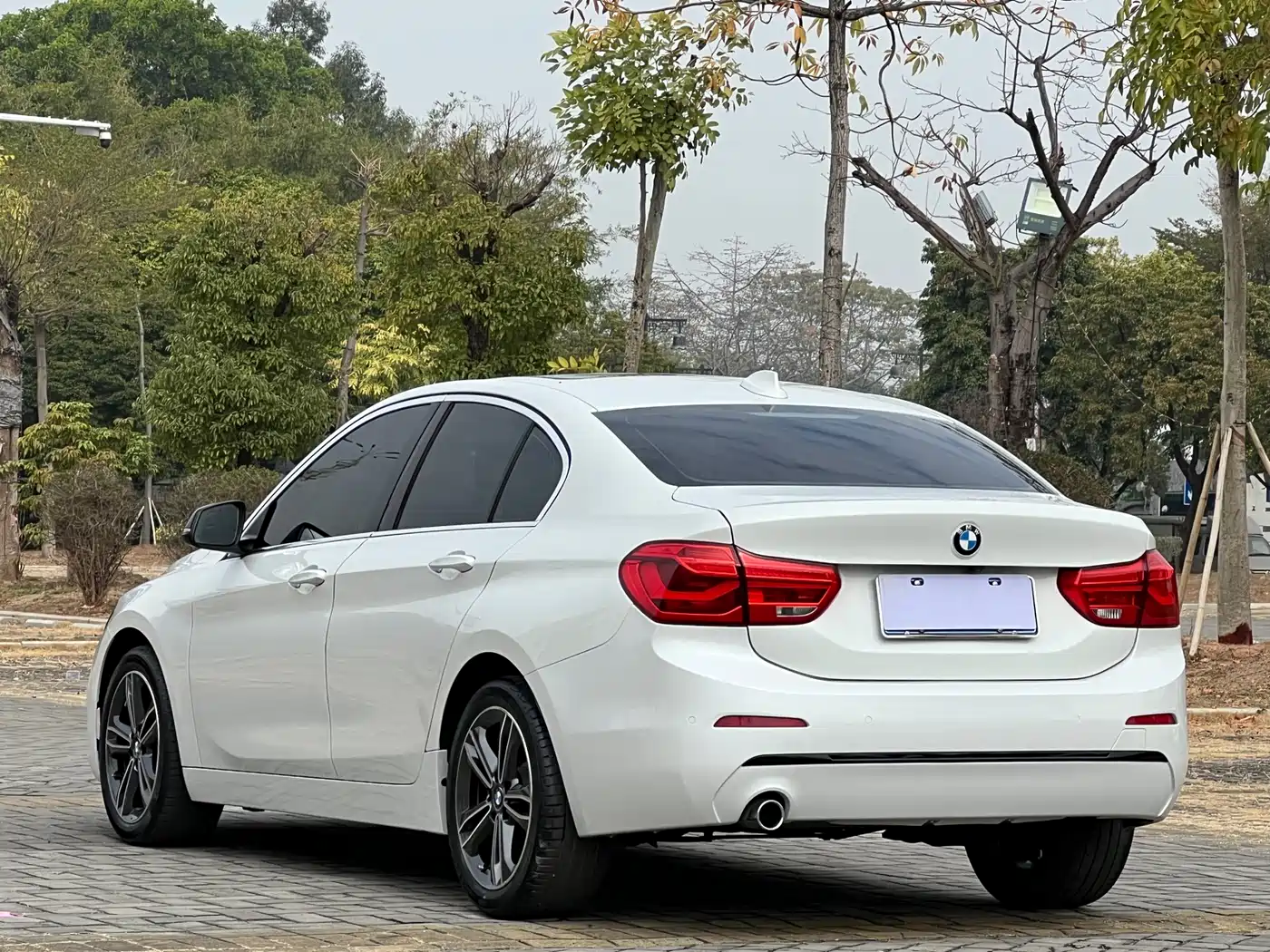 BMW 1 Series 2018 Facelift 118i Sport фото 4