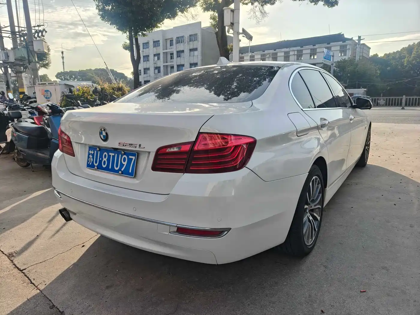 BMW 5 Series 2013 525Li Luxury фото 3