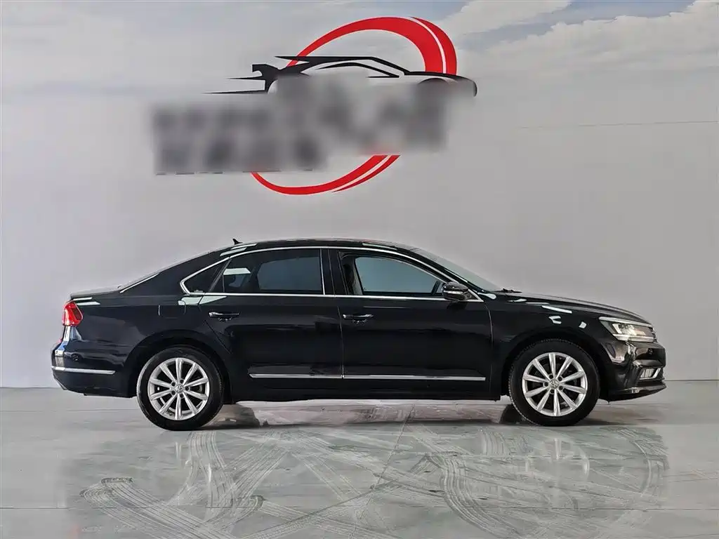 Volkswagen Passat 2017 330TSI DSG Prestige фото 6