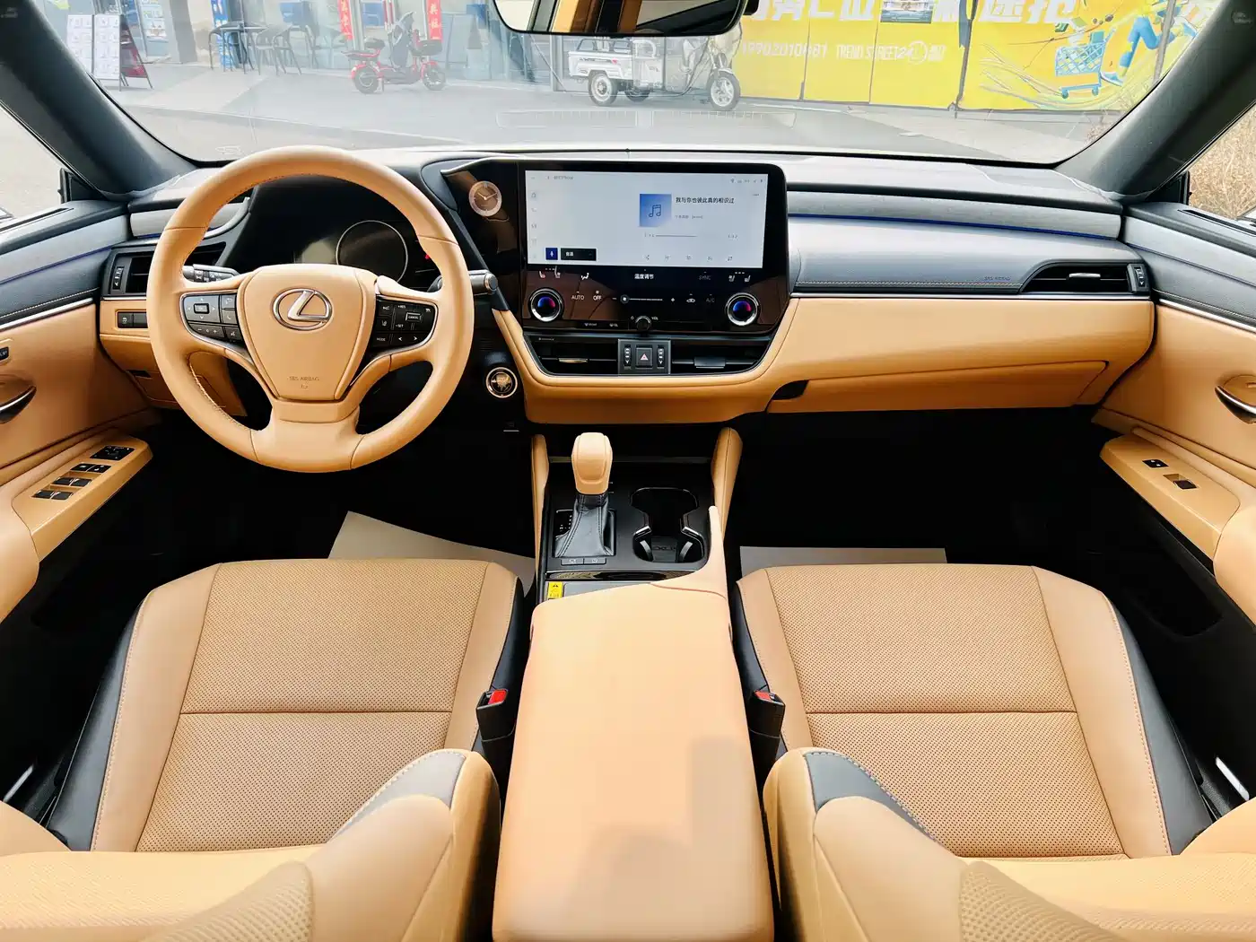 Lexus ES 2025 200 Ultimate Edition фото 10