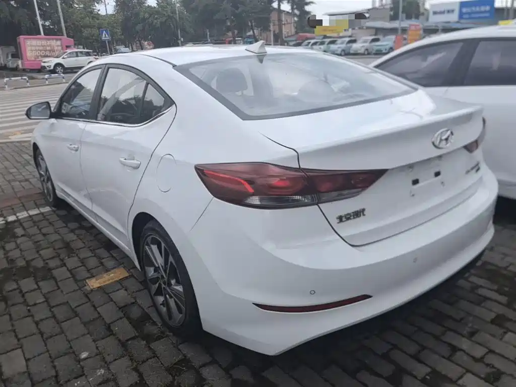 Hyundai Elantra 2016 Model 1.6L Automatic Smart Elite фото 5