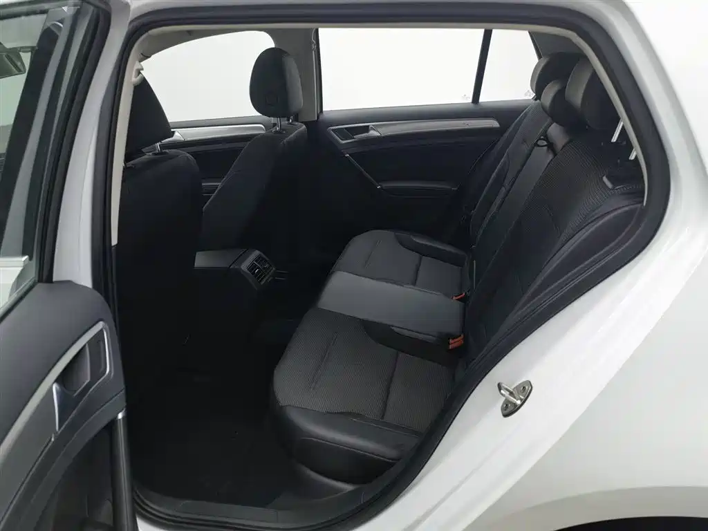 Volkswagen Golf 2018 1.6L Automatic Comfort фото 15