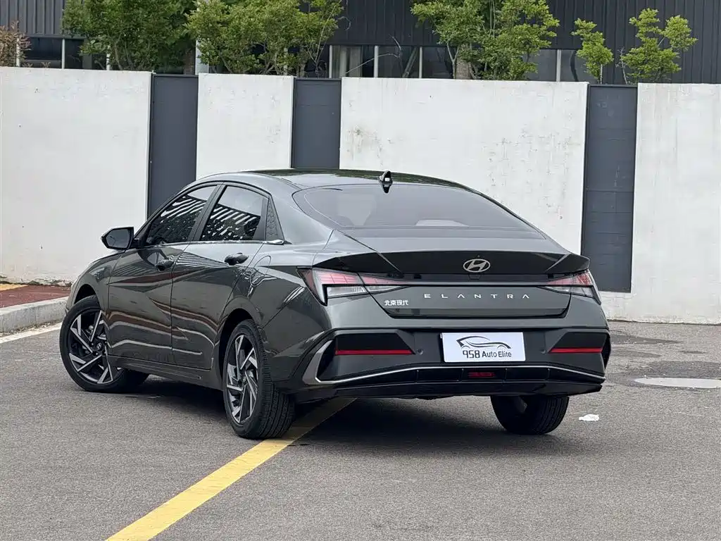 Hyundai Elantra 2023 1.5L CVT GLX Elite Edition фото 9