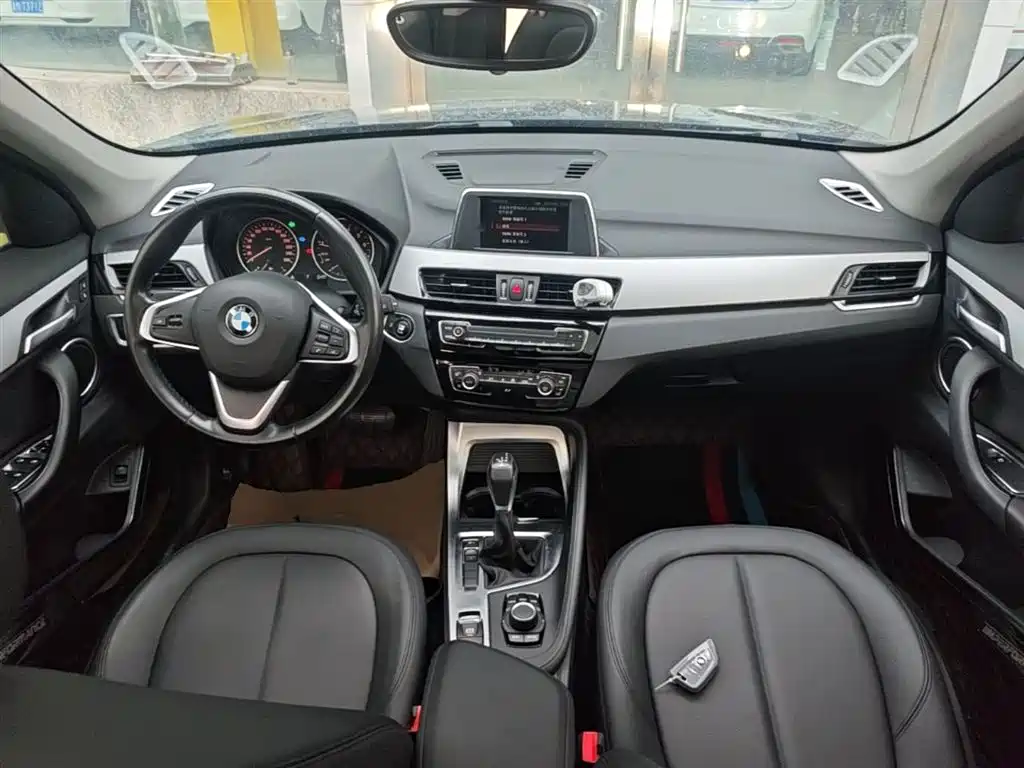 BMW X1 2018 sDrive20Li Leading Model фото 10