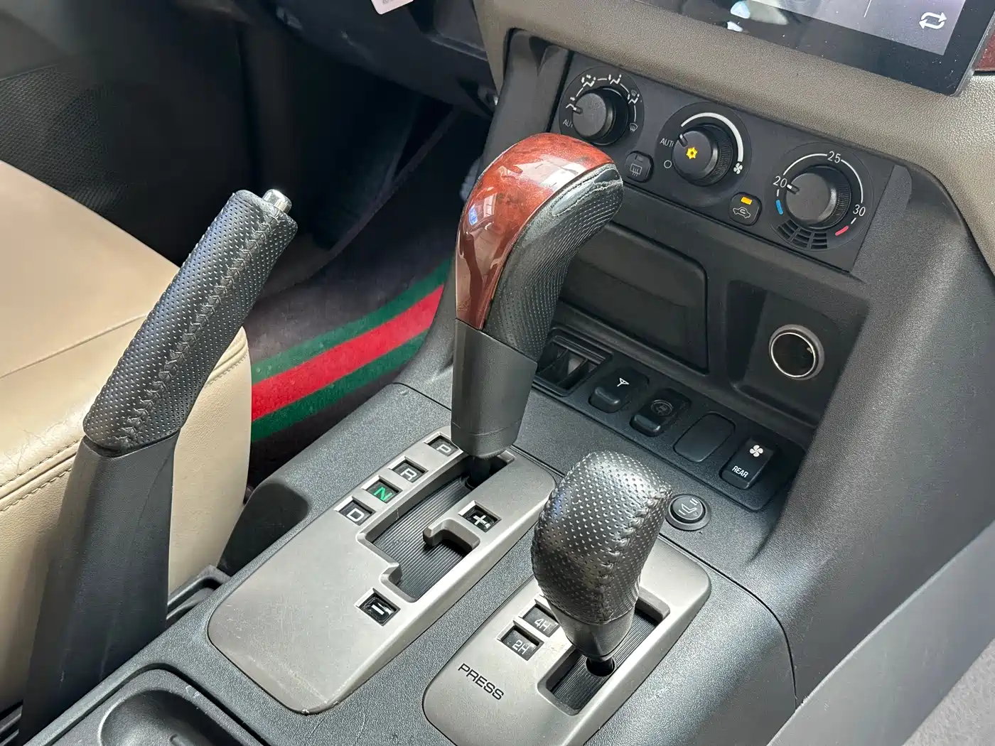 Mitsubishi Pajero 2006 Model 3.0L AT GLS фото 9