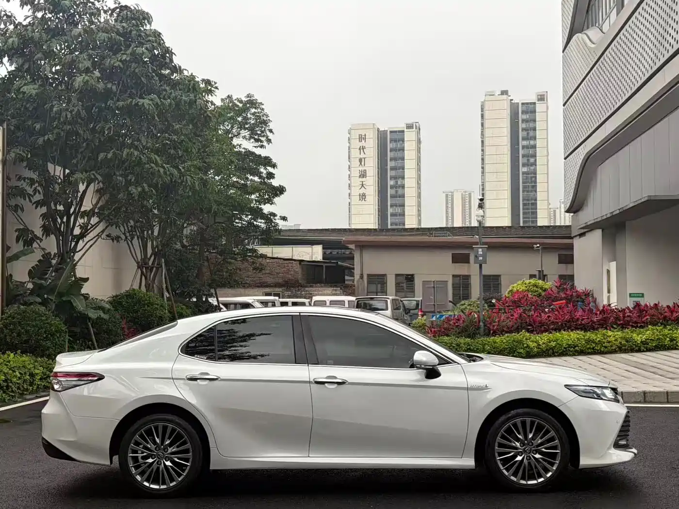 Toyota Camry 2019 Hybrid 2.5HG Luxury Edition China V фото 4