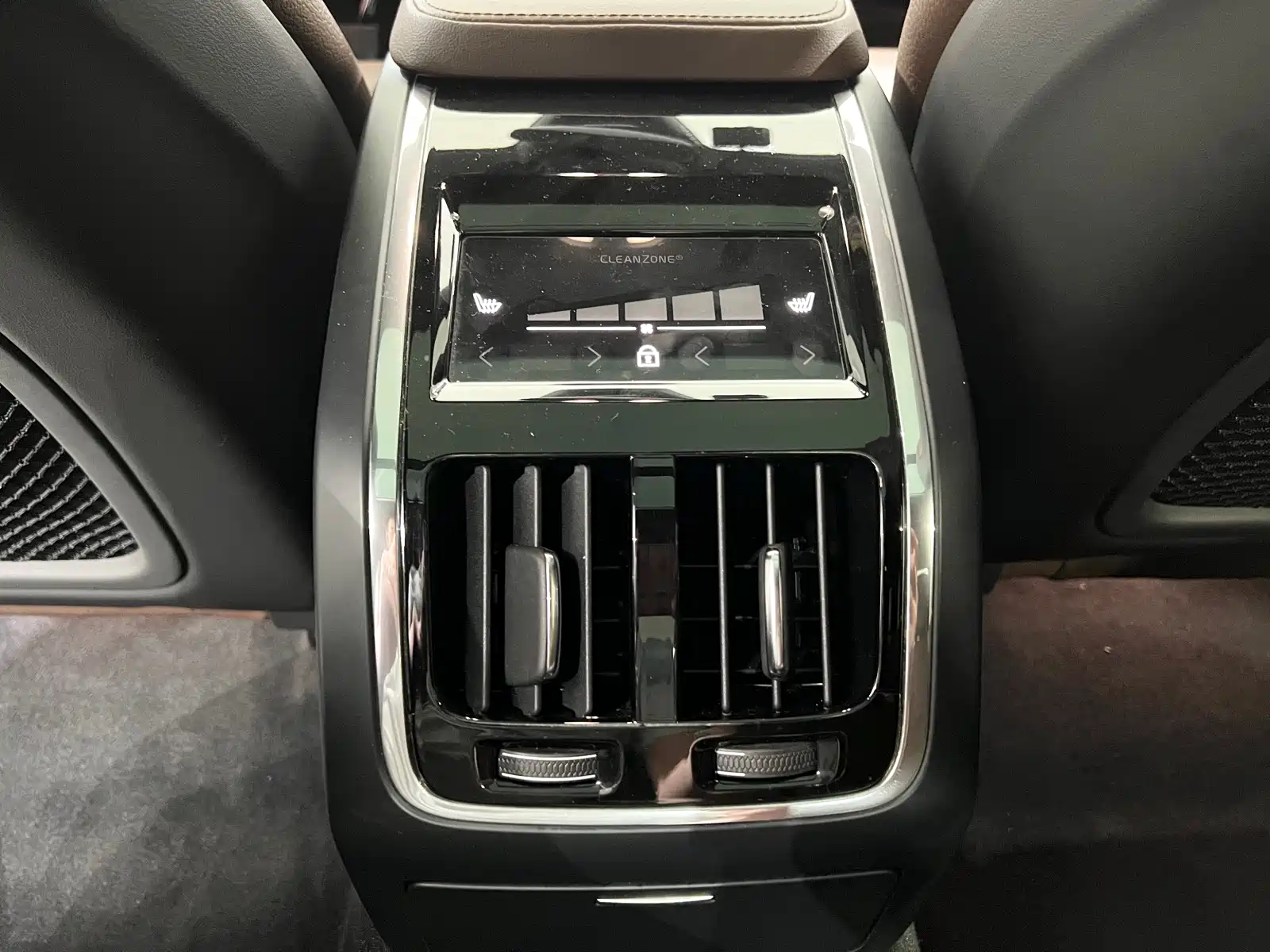 Фото 19 - Volvo S90