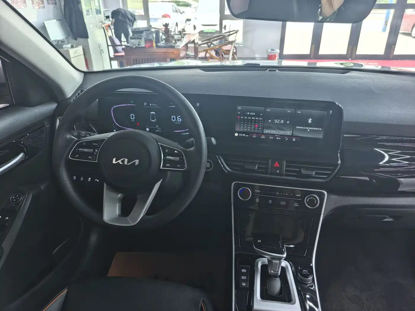 Kia Seltos 2023 1.5L CVT Luxury Edition фото 12