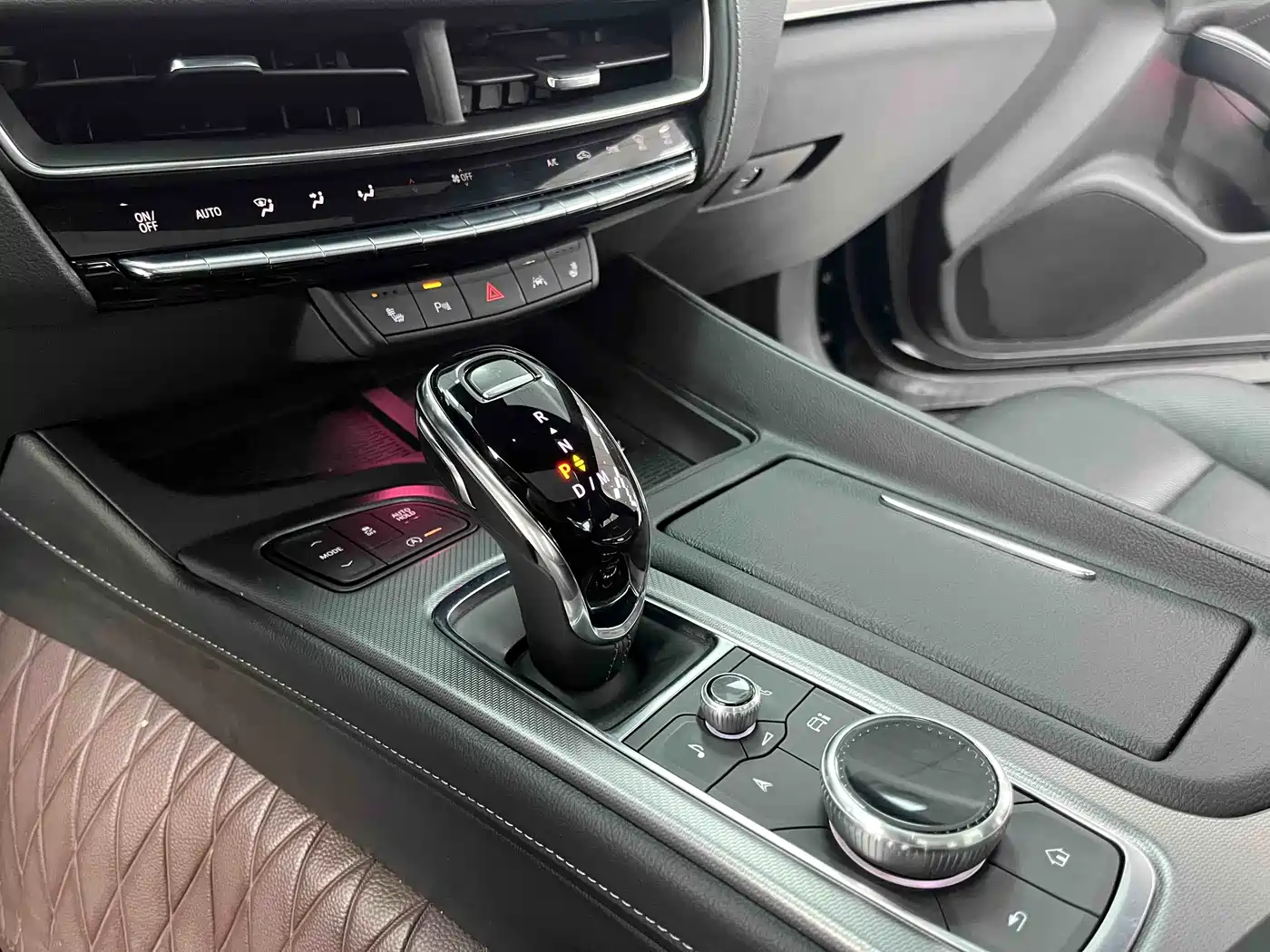 Cadillac CT5 2024 28T Luxury Model Pro фото 19