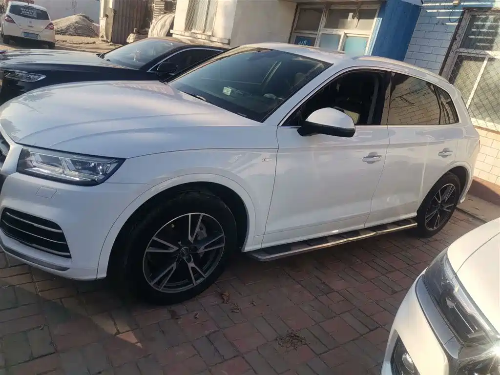 Audi Q5L 2020 Facelift 40 TFSI Honor Fashion фото 4