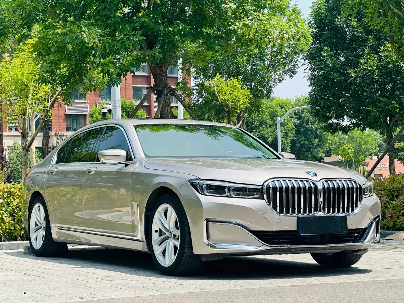 BMW 7 Series 2016 750Li xDrive 4-Seater фото 3