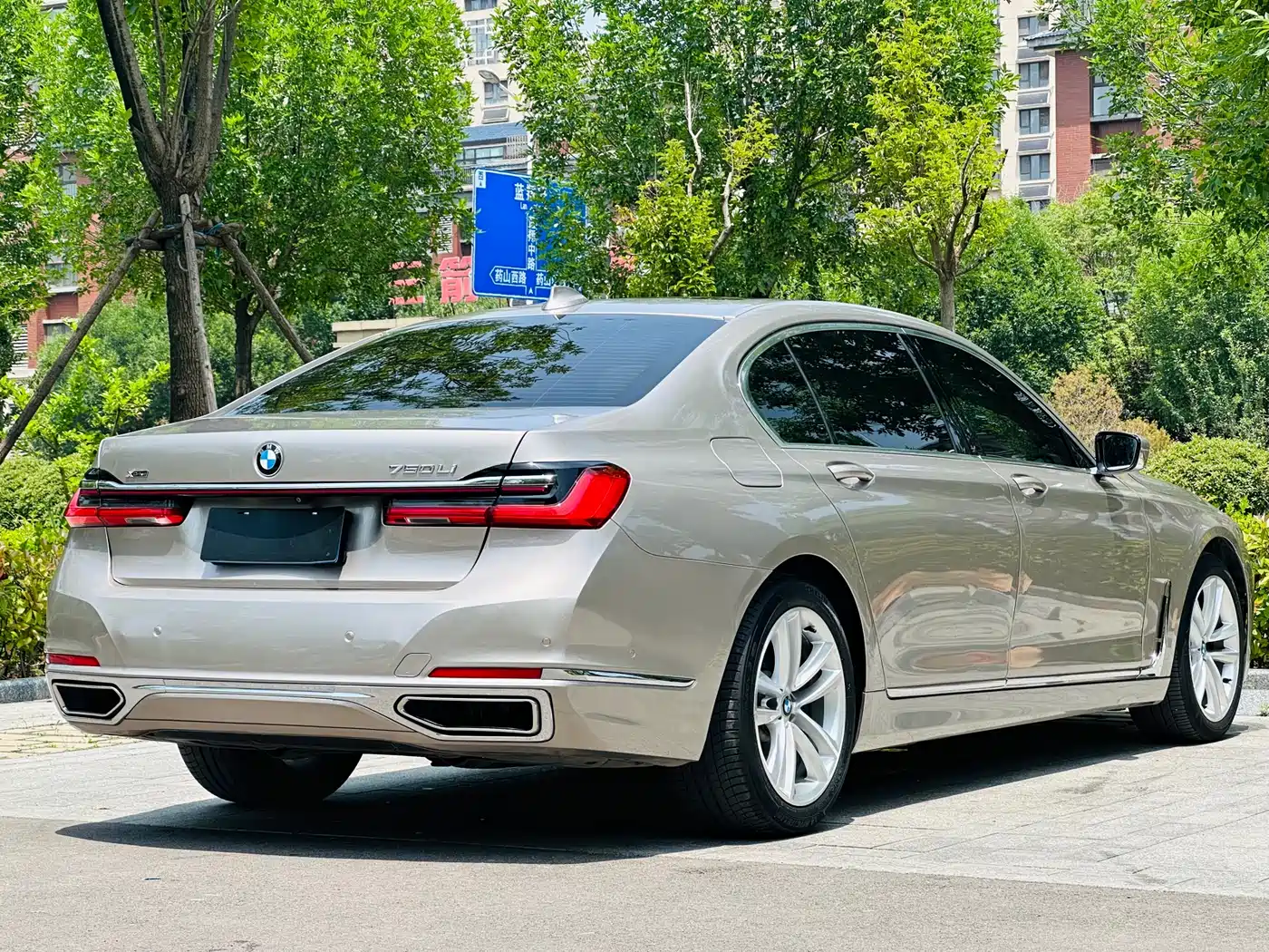 BMW 7 Series 2016 750Li xDrive 4-Seater фото 14