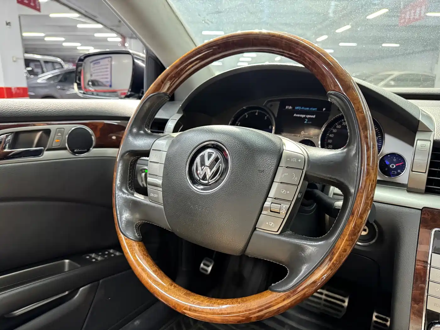 Volkswagen Phaeton 2011 2011 3.6L V6 5-Seater Extended Comfort