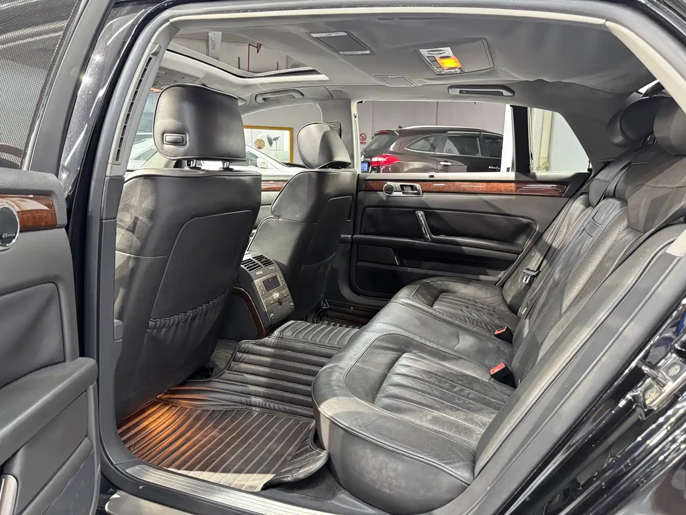 Volkswagen Phaeton 2011 2011 3.6L V6 5-Seater Extended Comfort