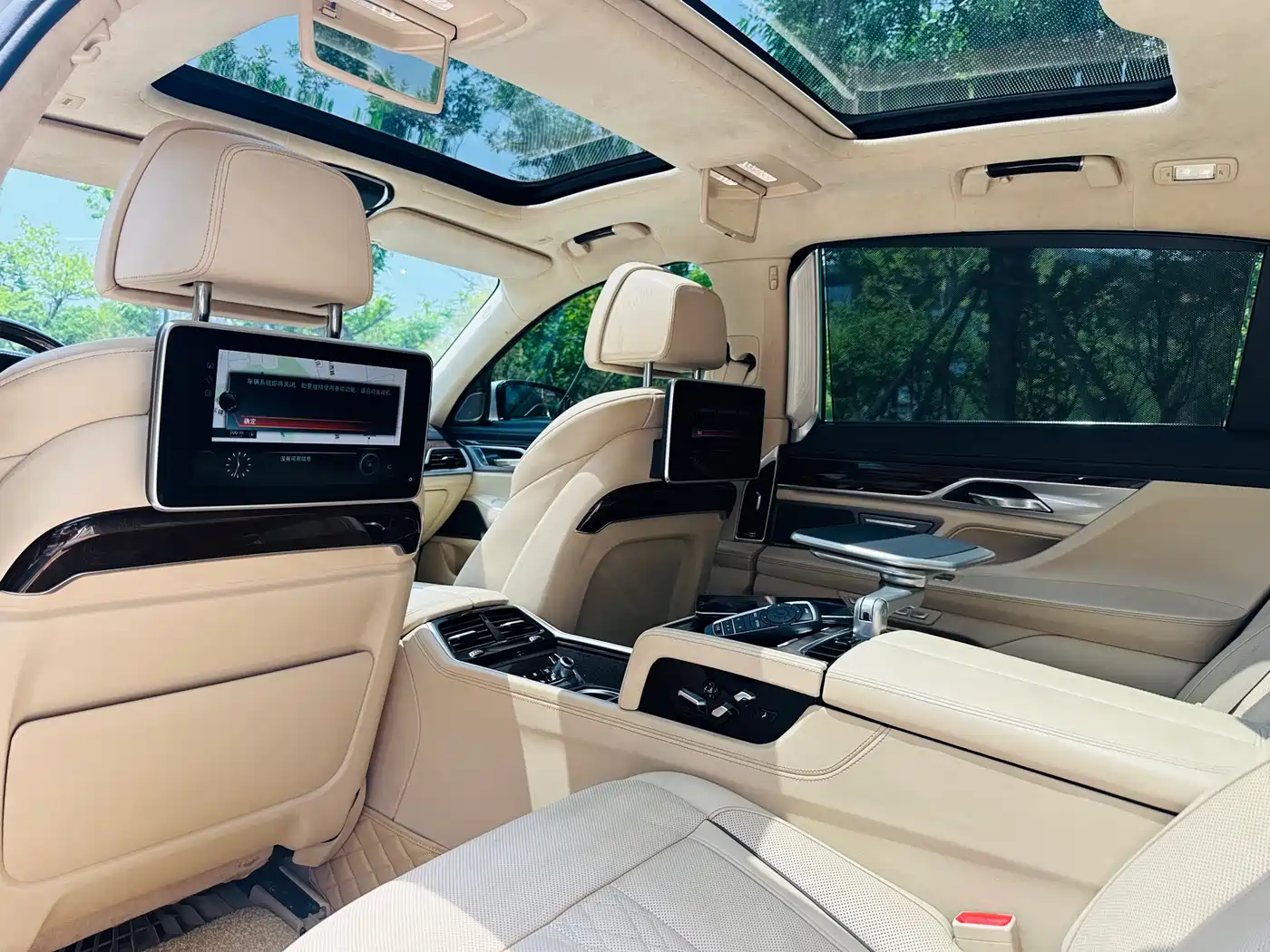 BMW 7 Series 2016 750Li xDrive 4-Seater фото 9