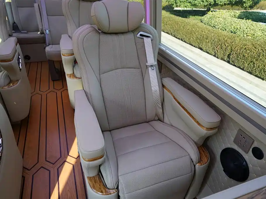 Toyota Coaster 2021 2019 4.0L Luxury Vehicle GRB53L-ZEMNK 23-seater with Armrests 9GR