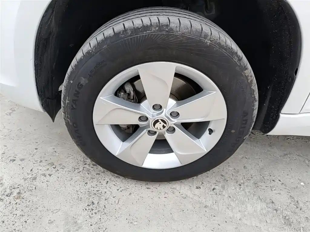 Škoda Yeti 2017 TSI280 DSG Advance фото 23