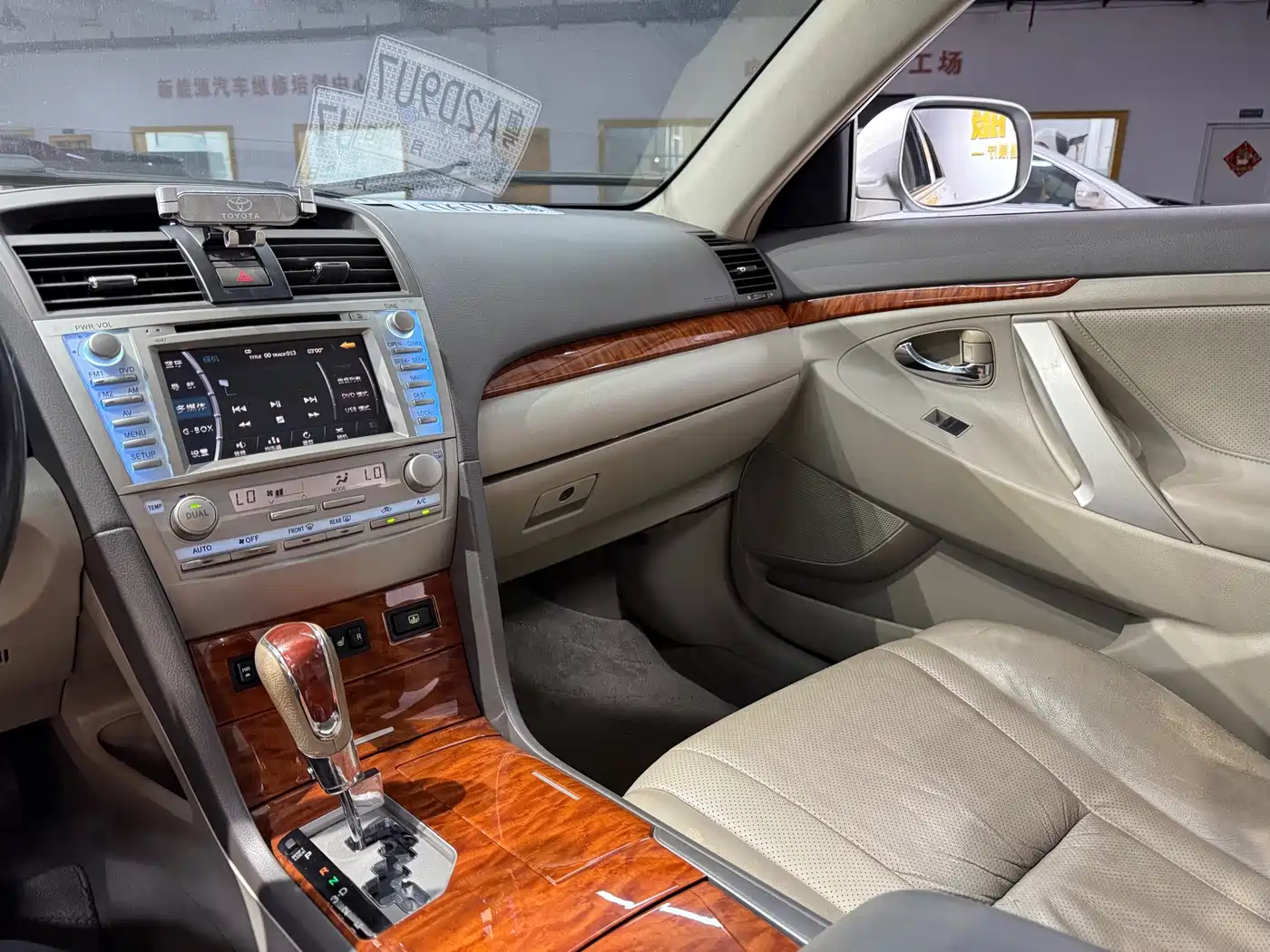 Фото 8 - Toyota Camry