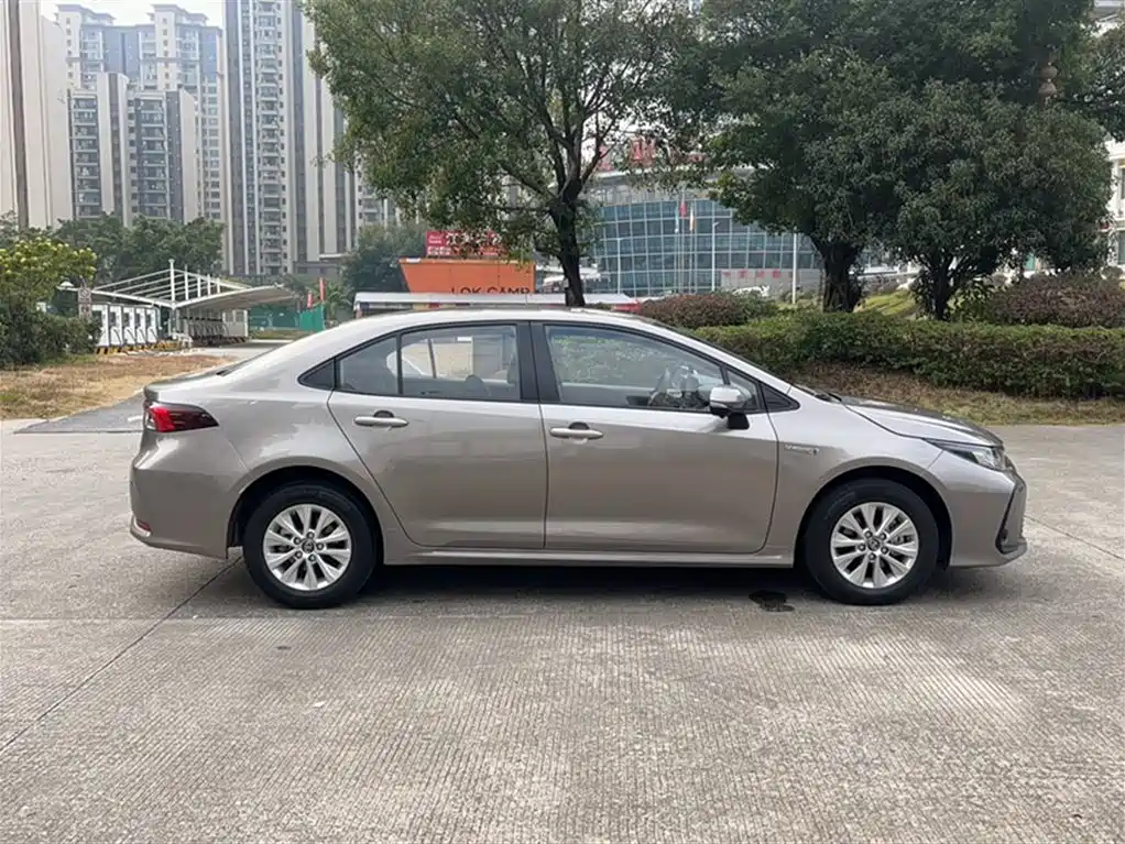 Toyota Corolla 2021 Hybrid 1.8L E-CVT Pioneer Edition фото 26